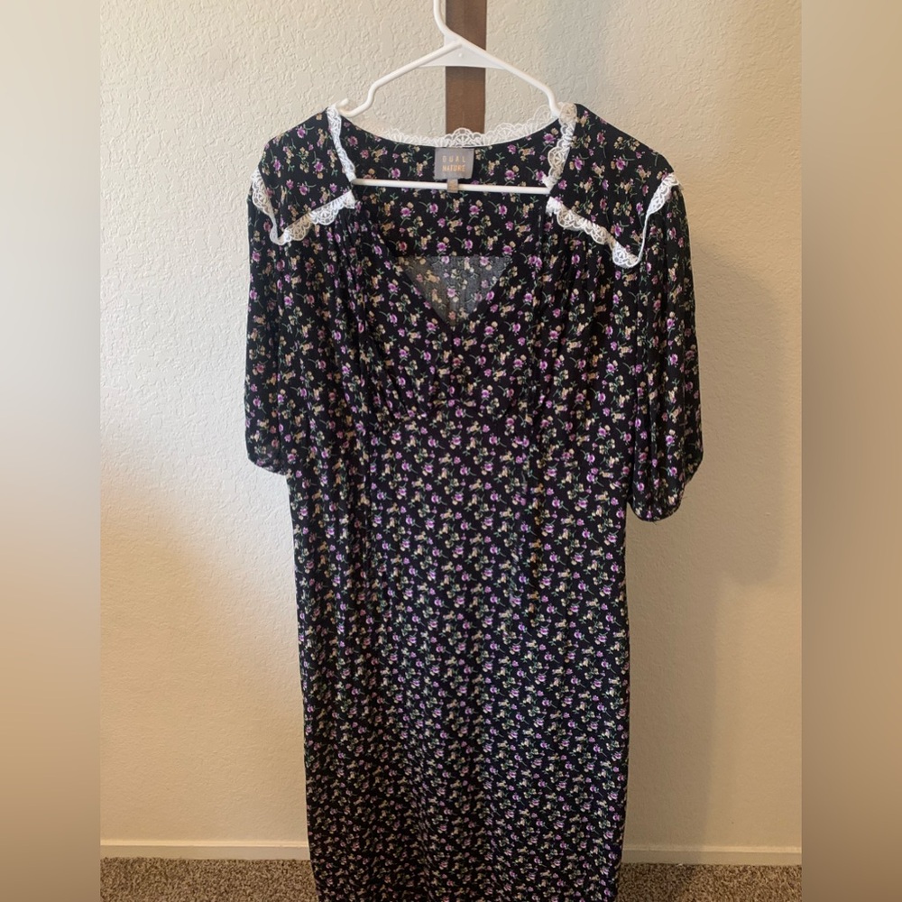 Floral Woman’s Dress With Lace